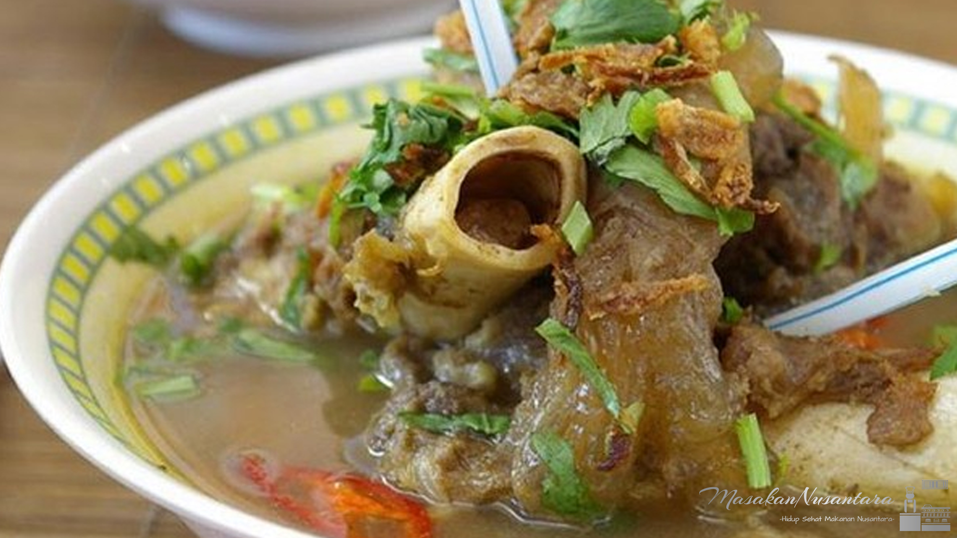 Sup Tunjang: Sajian Berkuah Kental yang Membuat Ketagihan
