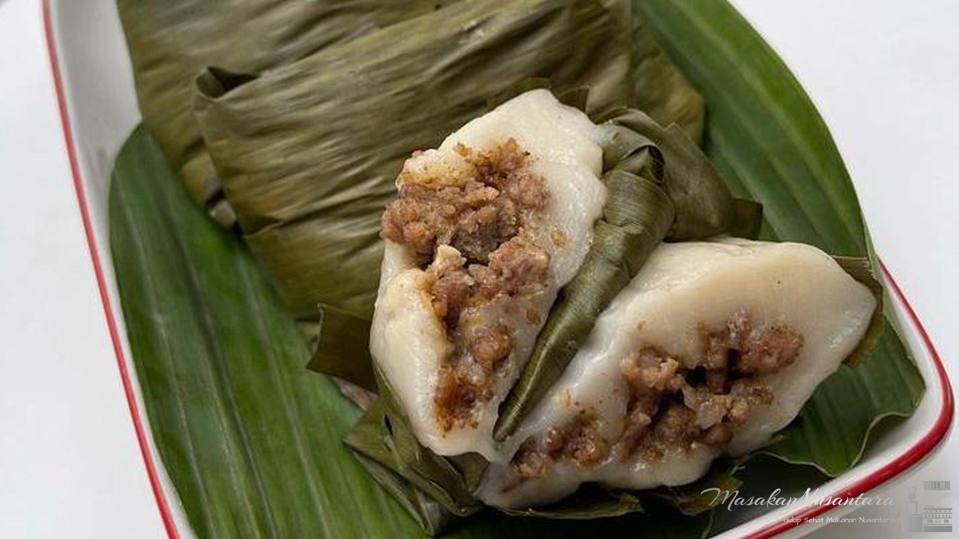 Lepek Biniti: Kue Daun Pisang Legendaris yang Bikin Nostalgia