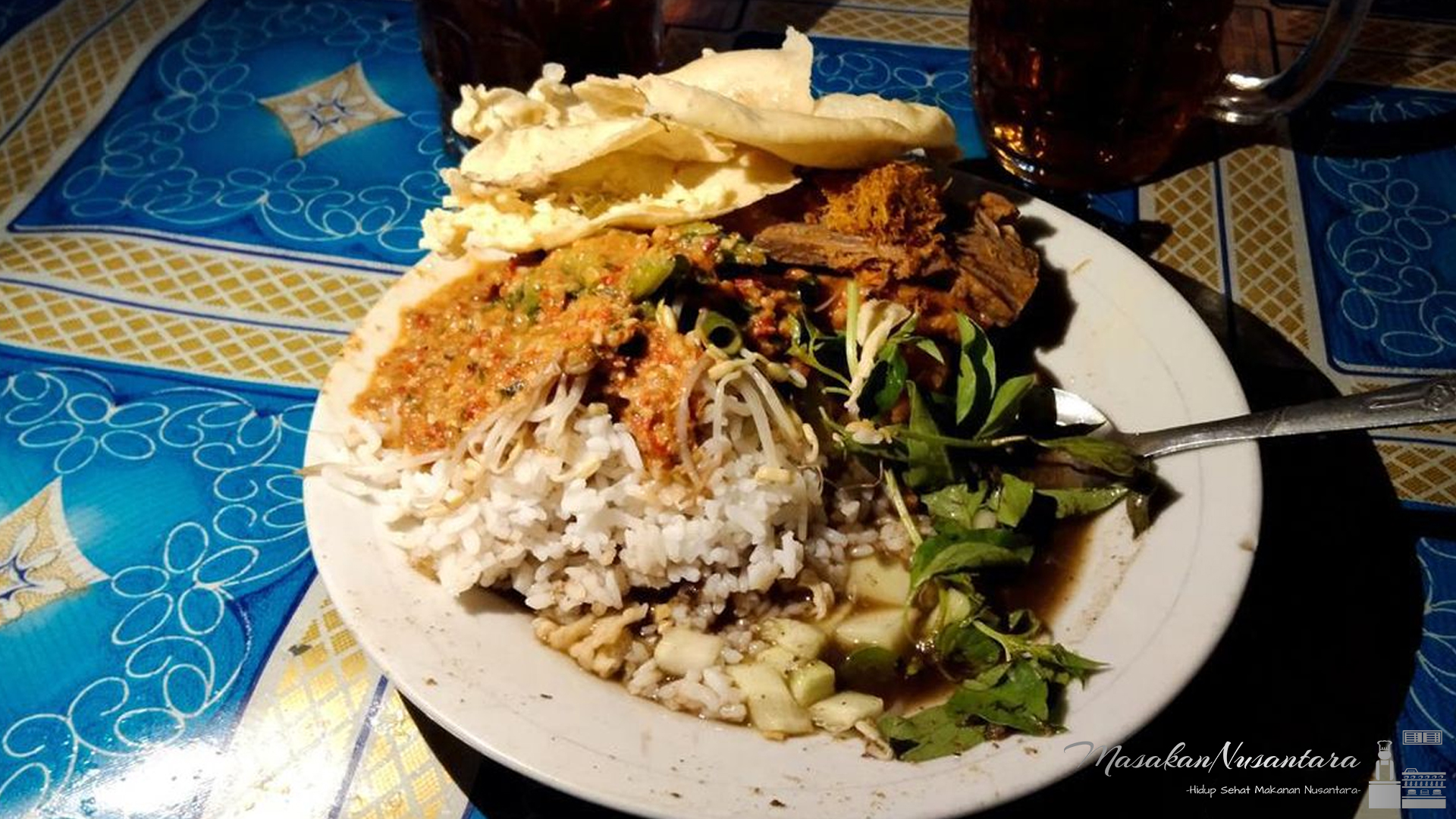 Pecel Rawon: Cita Rasa Warisan Leluhur yang Tak Pernah Lekang