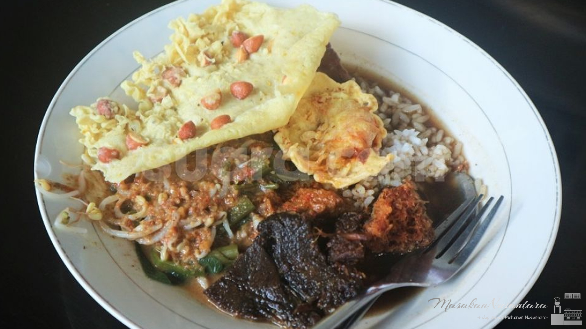 Pecel Rawon: Cita Rasa Warisan Leluhur yang Tak Pernah Lekang