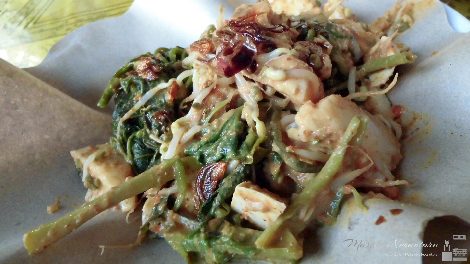 Tipat Cantok: Hidangan Segar yang Jadi Juara di Meja Makan
