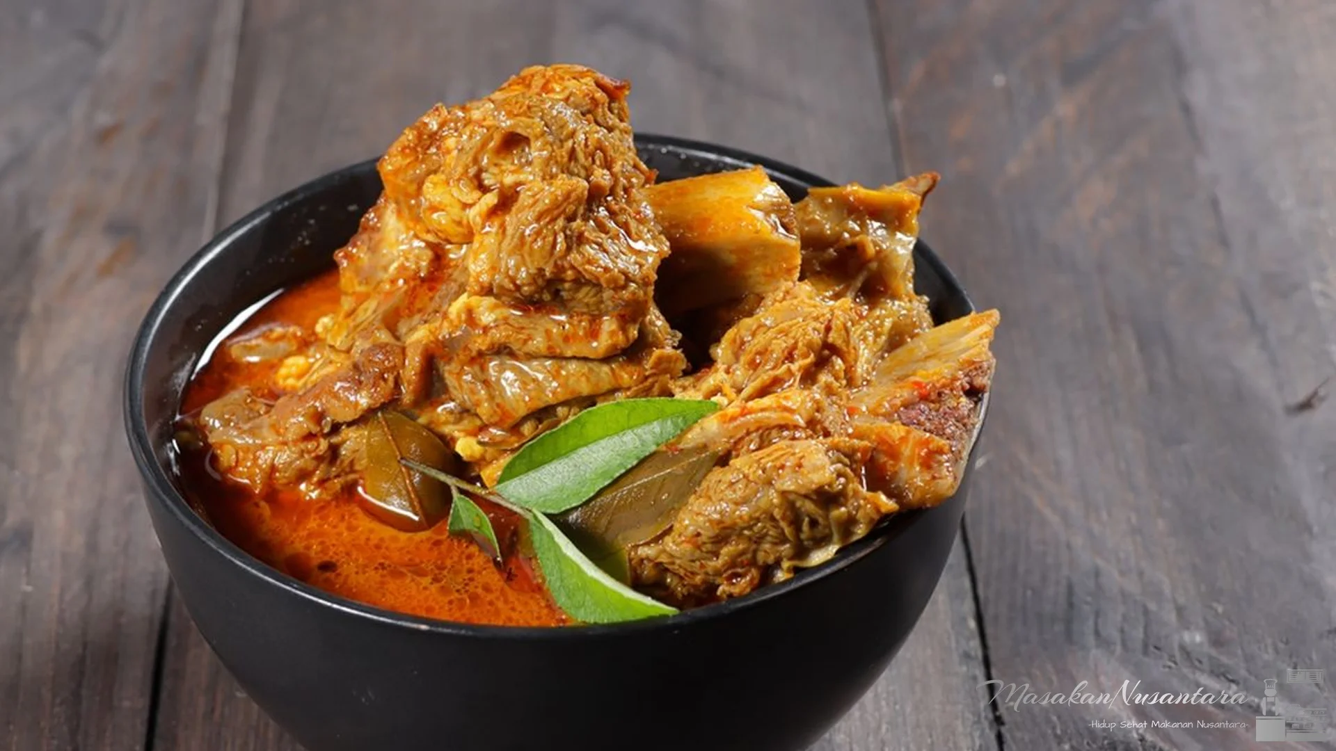 Gulai Iga Nendang dari Suapan Pertama, 4 Detail yang Bikin Kangen