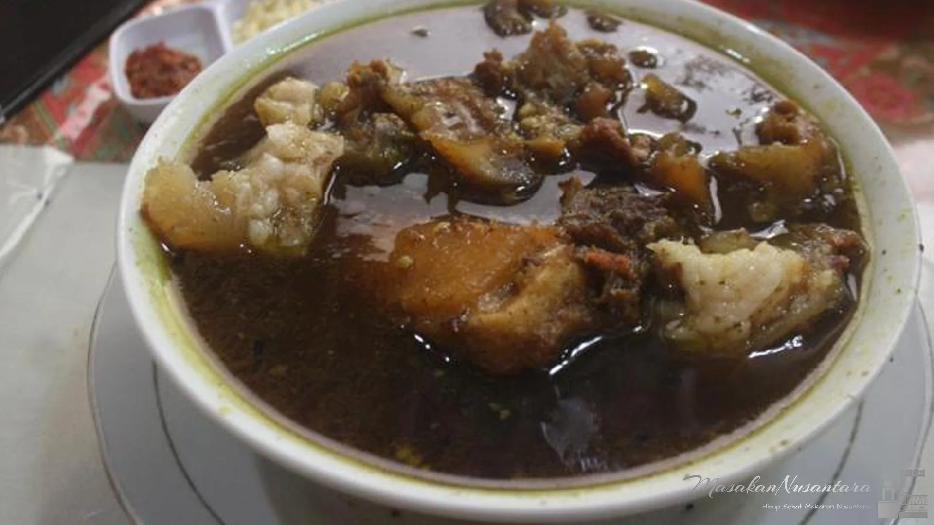 Rawon Dengkul dan 4 Keistimewaan Rasa yang Membuatnya Jadi Populer