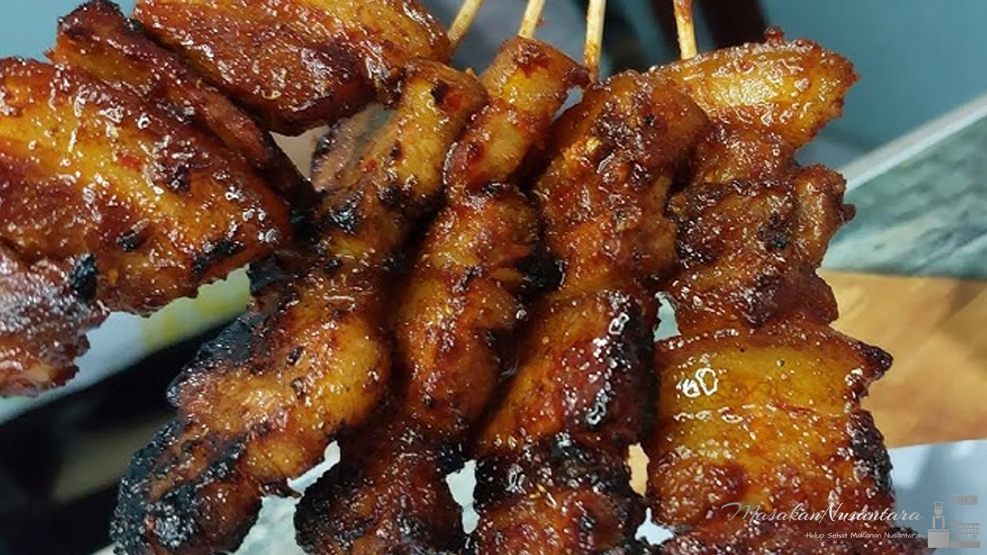 Sate Babi Paling Lezat Dengan 5 Saus Spesial Yang Wajib Dicoba