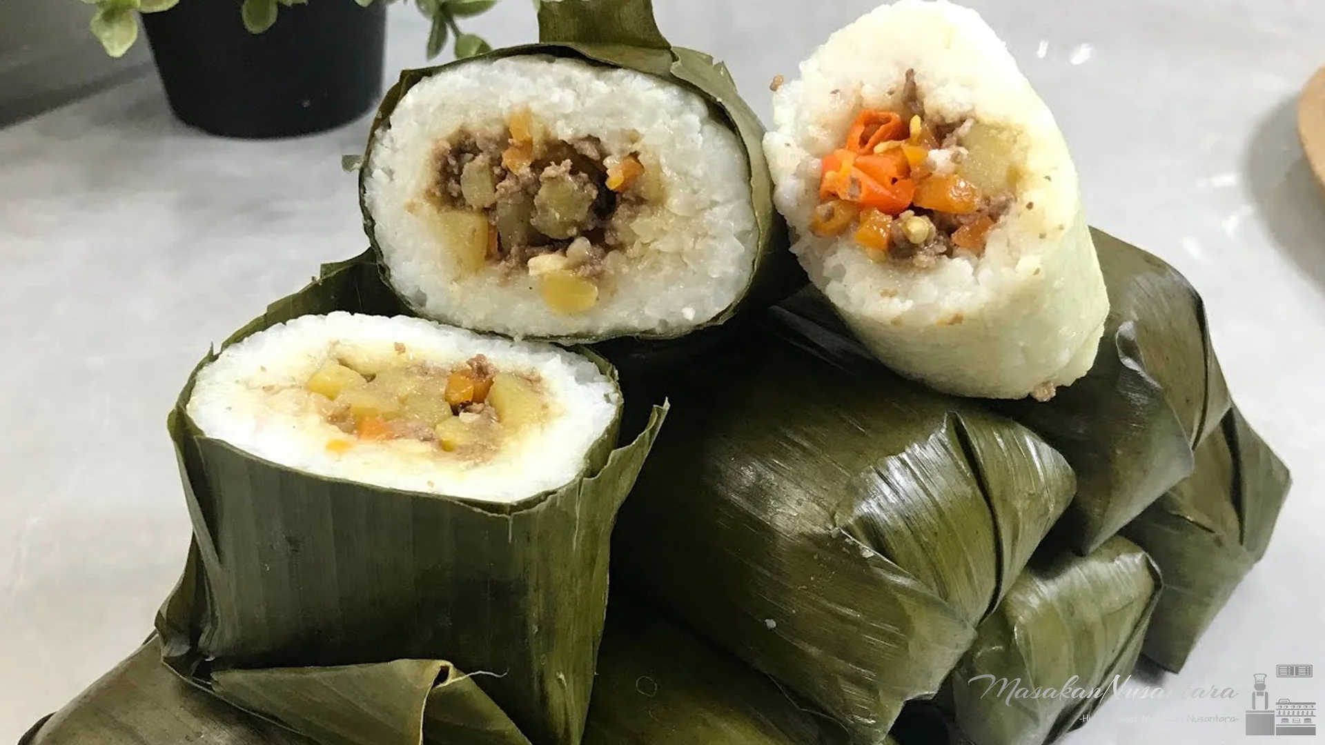 Lontong Isi Daging 4 Bumbu Wangi Sedap Mantap Banget