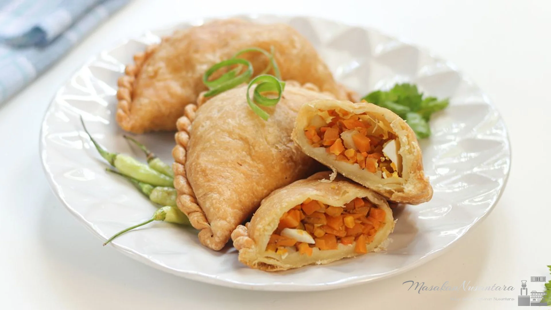 Renyahnya 1 Pastel Legendaris dan Isi Rahasia Gurihnya