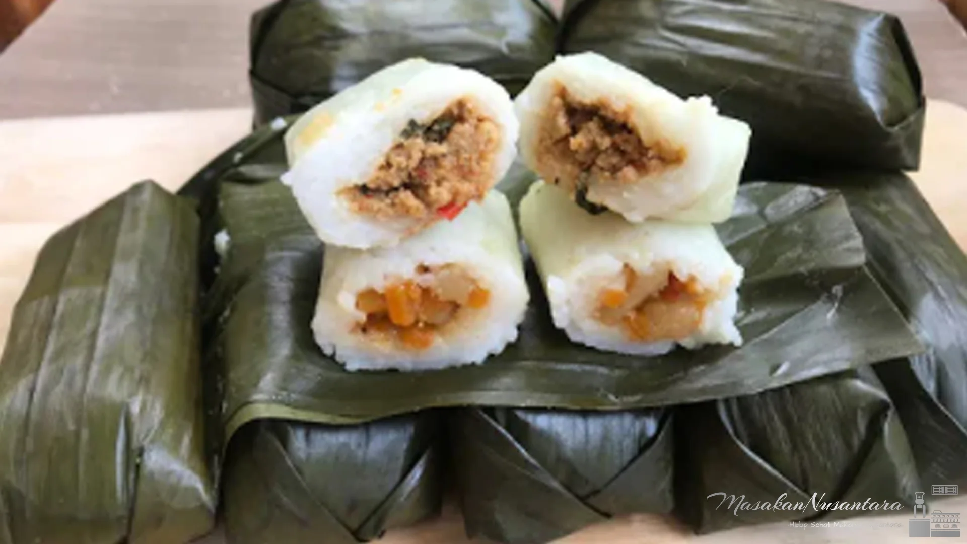 Lontong Isi Daging 4 Bumbu Wangi Sedap Mantap Banget